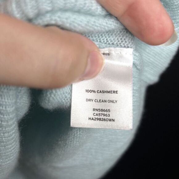 Halogen Women's 100% Cashmere Soft Pastel Robins Egg Blue V-Neck Sweater - Picture 6 of 6